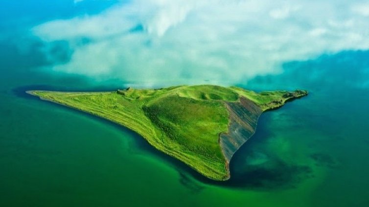 Езерото Миватн &ndash; домът на необикновените кратери