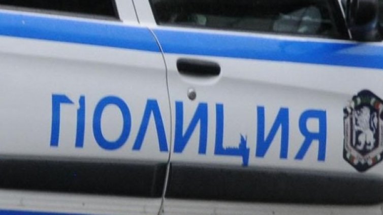 Въоръжени крадци обраха двама мъже в кола в София 