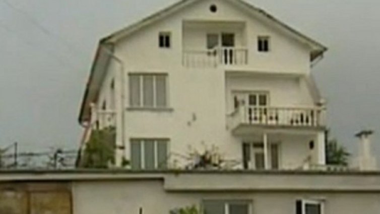 Българите гостоприемни към туристите, към бежанците - не 