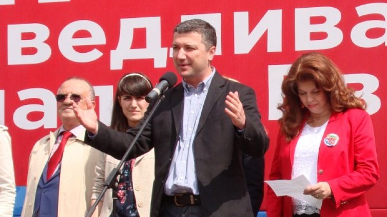 ГЕРБ остави съсипана икономика, упрекна Стойнев 