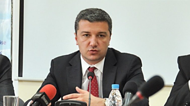 Вотът на недоверие дни преди изборите - политическа игра!