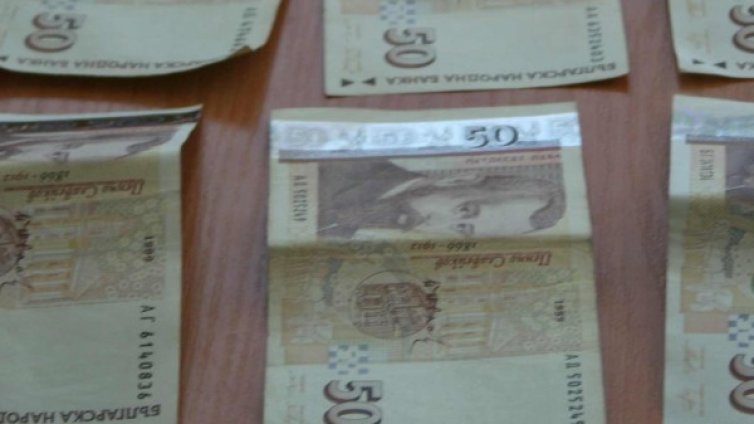 Над 5 бона и 4 кг сребро задигнаха от бургаски офис