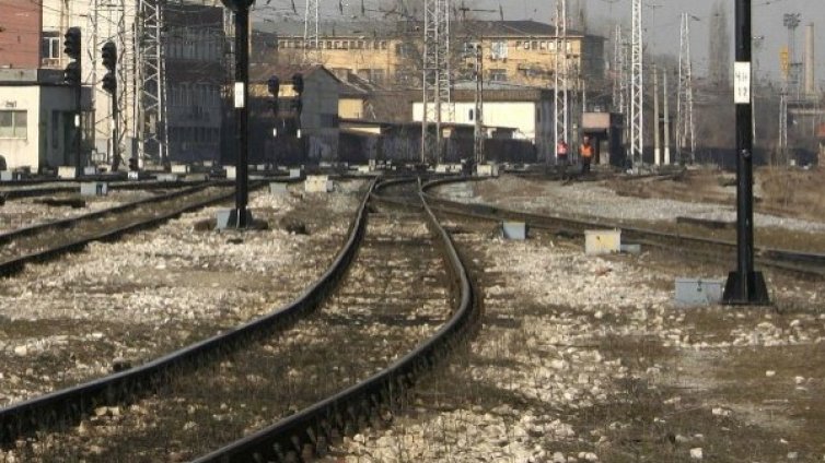 Над 30 пострадали при удар между влак и автобус в Македония