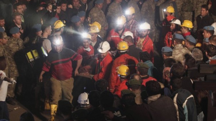  Над 200 души загинаха след експлозия в турска мина  