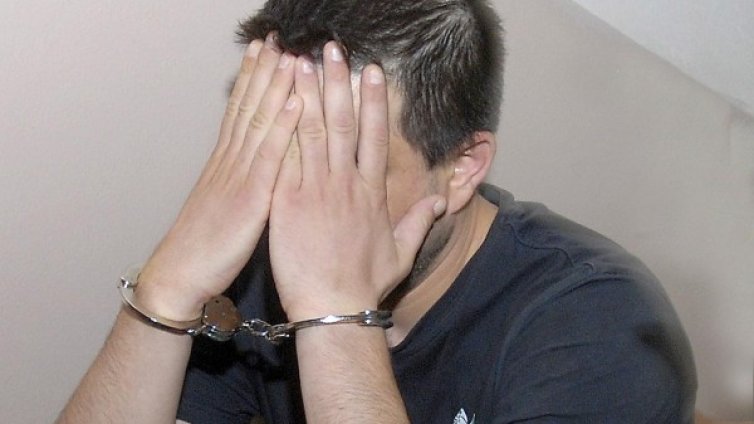 Двама от Харманли опитаха да изведат 12 сирийци 