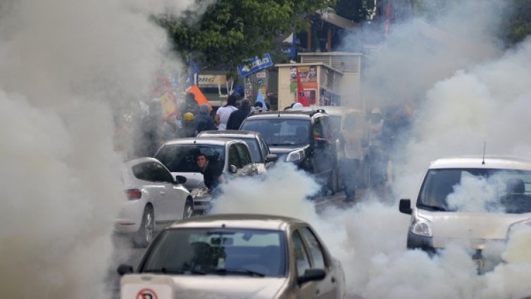 Турската полиция разпръсна протести със сълзотворен газ 