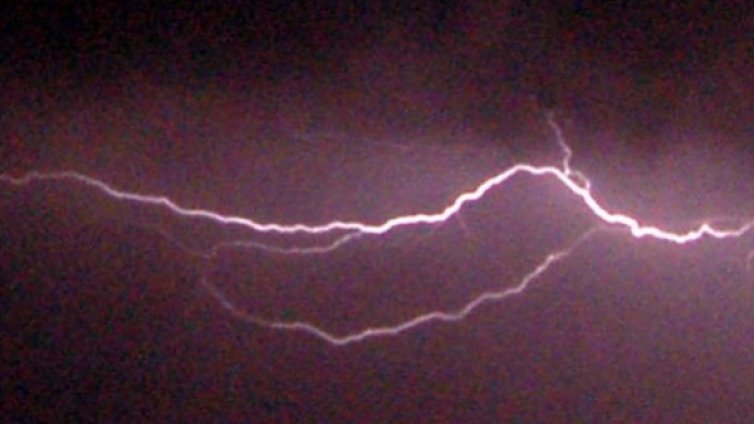  Мълния удари четирима души на състезание в Шумен