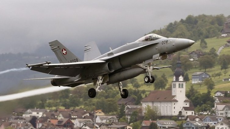 В Швейцария гласуват за покупка на самолети