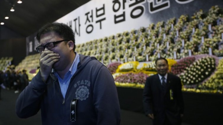 Президентът на Южна Корея се извини за трагедията с ферибота