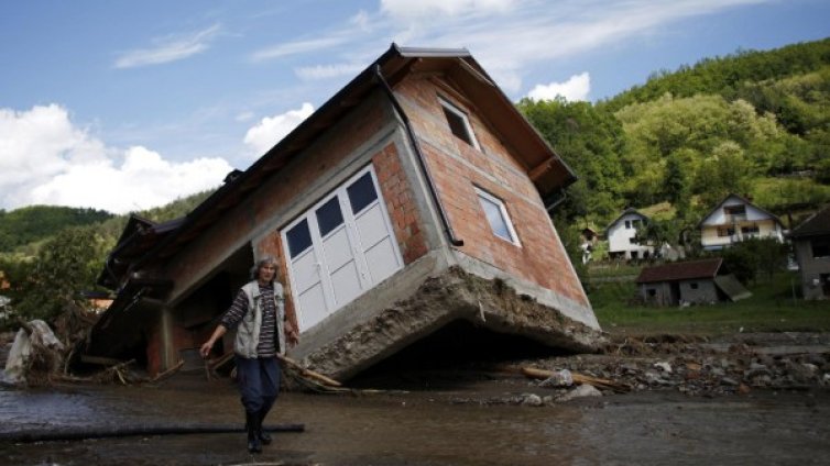 Тридневен траур в Сърбия заради жертвите от наводненията