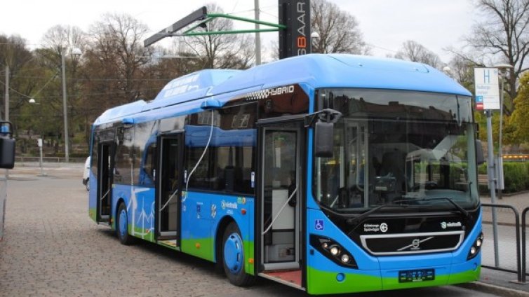 Volvo тества електрически път с безжично зареждане