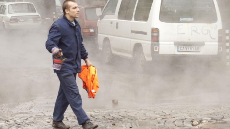 Авария остави без топла вода столични квартали
