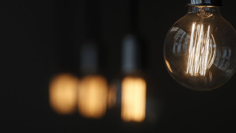 Наша компания пусна крушки, управлявани от телефони