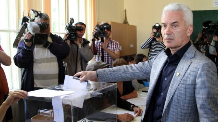 Гласувах децата ни да имат за образец Ботев, а не Кончита!