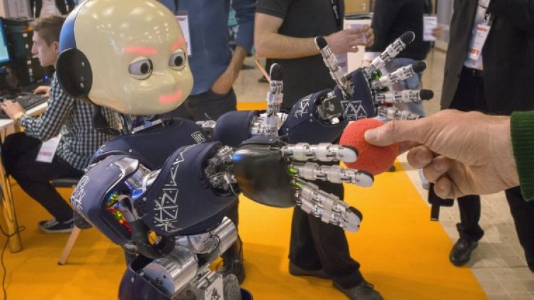 Направиха роботи, които се превръщат в мебели