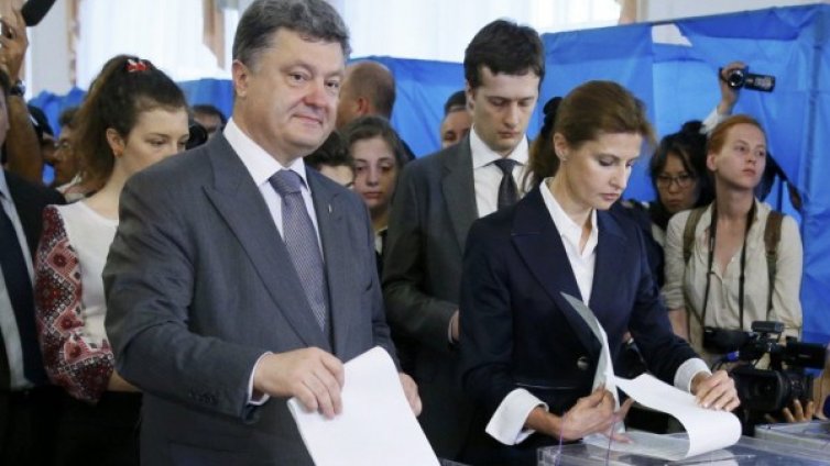 Ако спечели вота, Порошенко ще отиде първо в Донбас