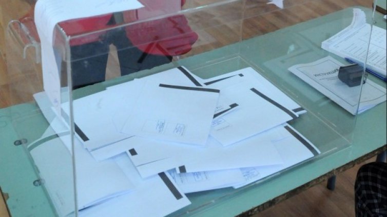 При 100% протоколи: ГЕРБ - 30,30%, БСП &ndash; 19,09% 