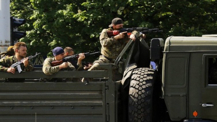Украинските силови структури контролират летището на Донецк