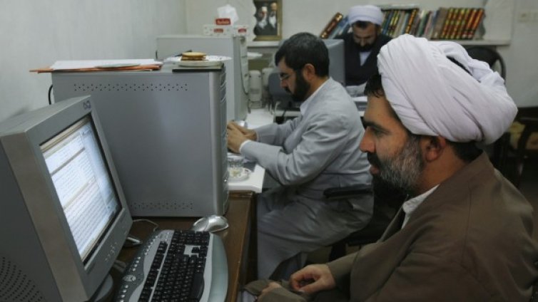 Иран наложи бурка над Instagram