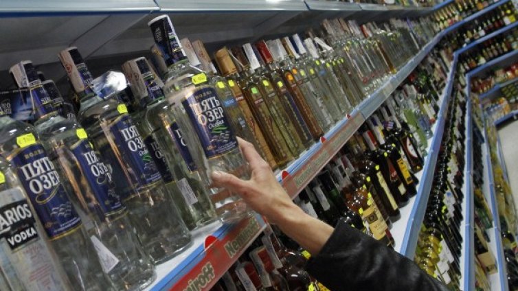 Естонци и руснаци харчат най-много от парите си за пиене