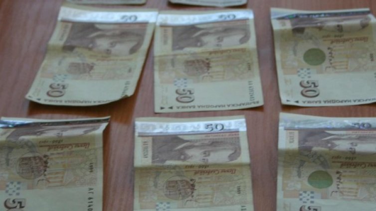 "Ало" измамник прибра 10 бона от бургазлийка 