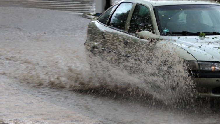 Поройните дъждове в Габрово продължават