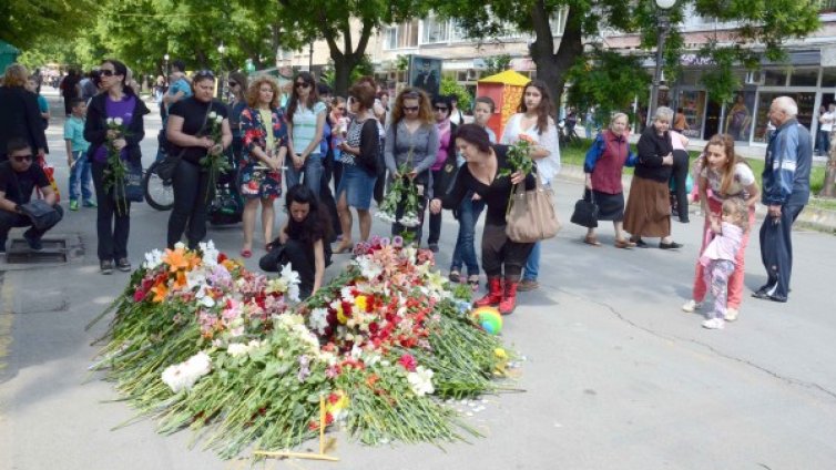 30 акта за 30 дни на мястото, където сгазиха Паоло