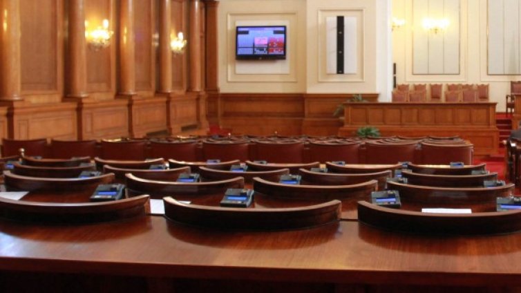 Парламентът пак няма кворум 