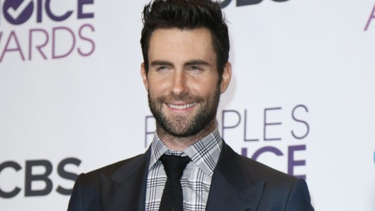 Адам Лaвин се жени за Бехати на 19 юли