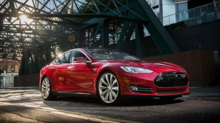 Tesla разработва амфибия