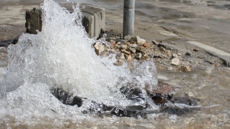 Спират водата в части от София днес 