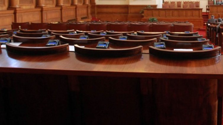 Парламентът пак няма кворум 