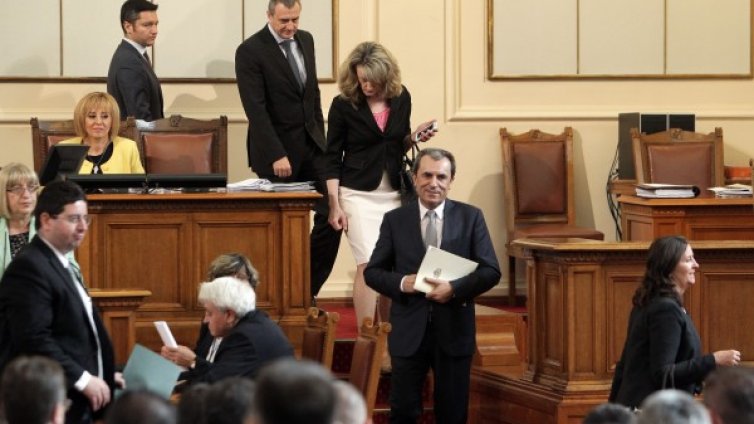 Въпросът за оставката не е на МС, а на парламента!