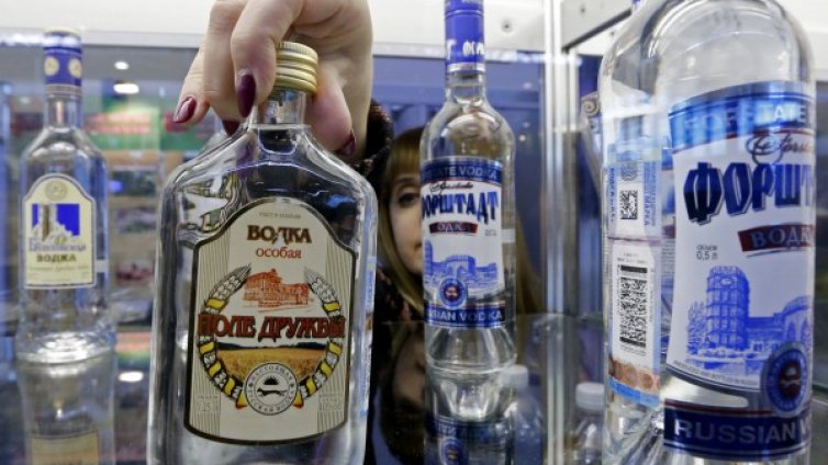 Властите в Минск: Беларусите да обърнат гръб на чашката 