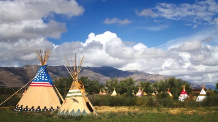 В Невада изникна еко курорт сред дивите мустанги 