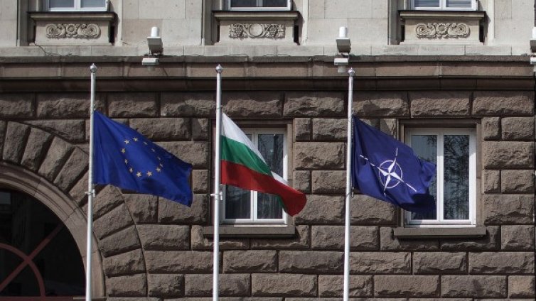 "FT": България се готви за избори, разнебитеният кабинет се оттегля