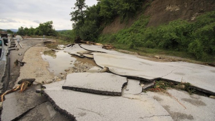 Пороите нанесоха щети за 15 млн. лв. на пътищата 