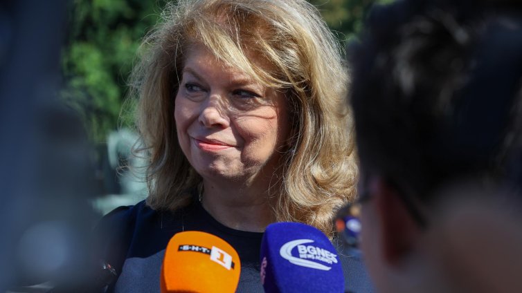 Йотова: Кабинетът и мнозинство се надпреварват с благодарности към Пеевски