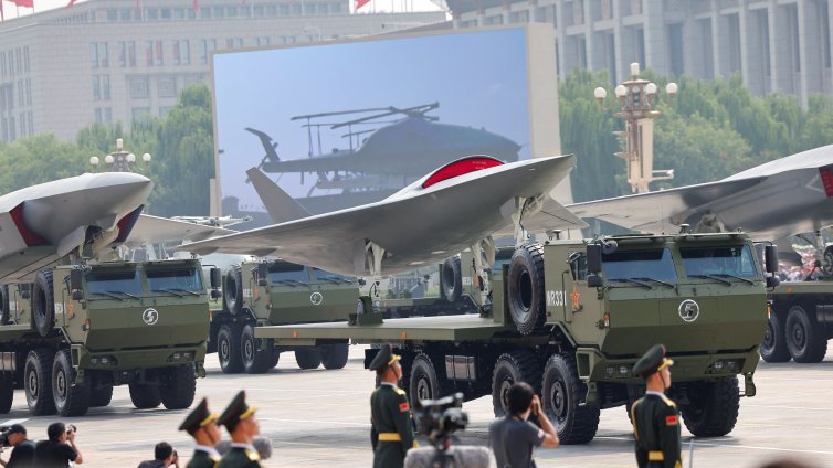 С какви оръжия се похвали Китай на военния си парад? СНИМКИ