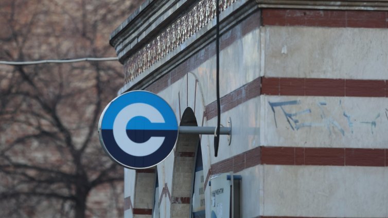 Ще капят пари: Два паркинга до метрото вече няма да са буферни, стават платени