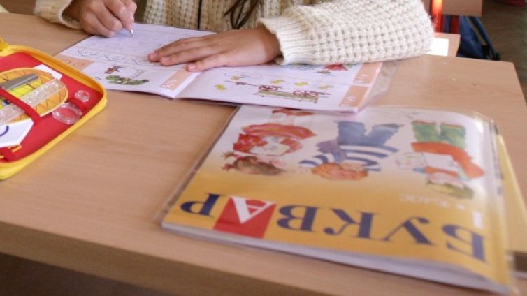 Кабинетът дава по 250 лв. за първолаци в нужда