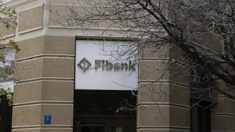 ПИБ ще работи с клиенти днес до 15 часа