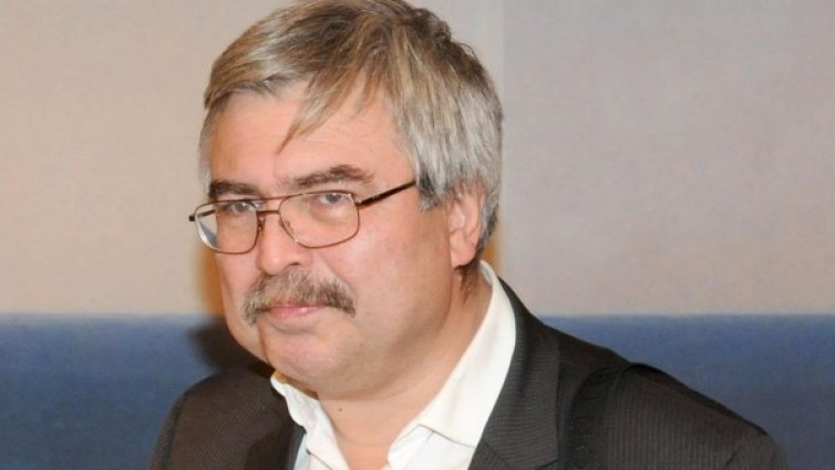 Хората не бива да теглят спестяванията си!