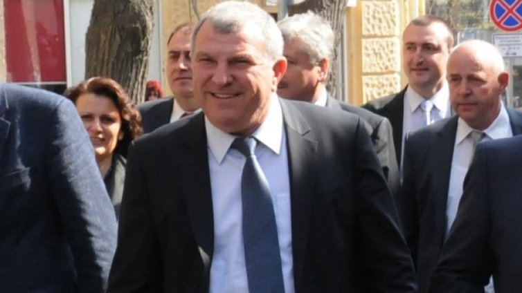  Шефовете на ДФЗ се разминаха с оставката