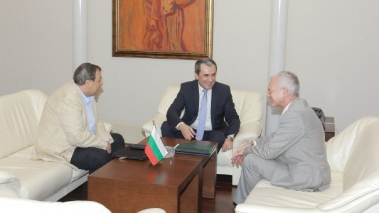 Проблемите в редица сектори не са от последната година!