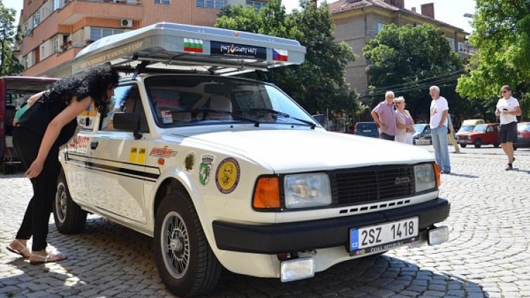 Да обиколиш света със стара "Шкода"