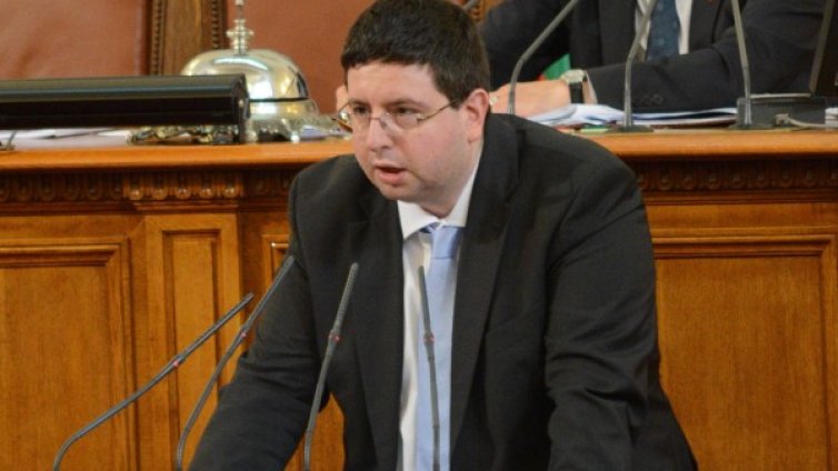 Прогнозата ни за ръст от 2,1% е постижима, твърд е Чобанов