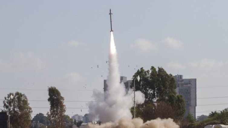 Изстреляха ракети срещу атомна централа в израелски град