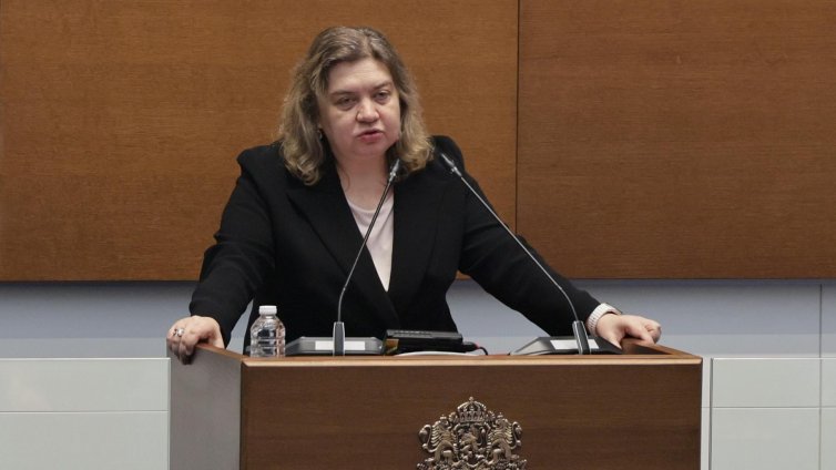 Доц. Киселова: Ако изборите се на Великден, Йотова ще понесе критики