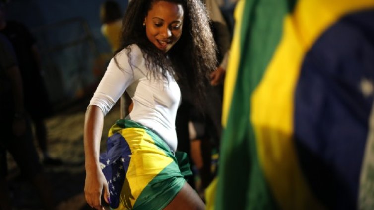 Забравете за самбата, новата бразилска мода са сълзите 